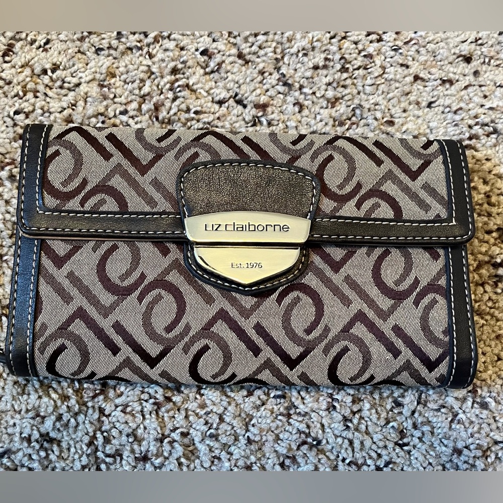 Liz Claiborne Tan and Black Patterned Clutch